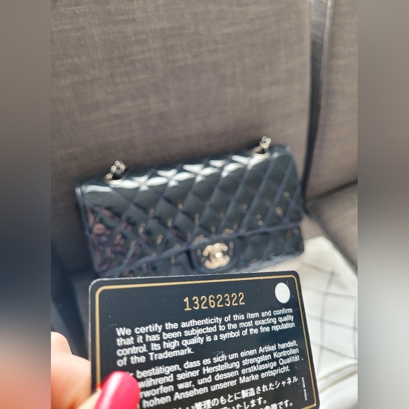 Navy patent medium Chanel flap - Picture 6 of 16